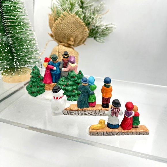 Dickens Collectibles Christmas Carolers Holiday Figurine Village People Decor - Picture 3 of 16